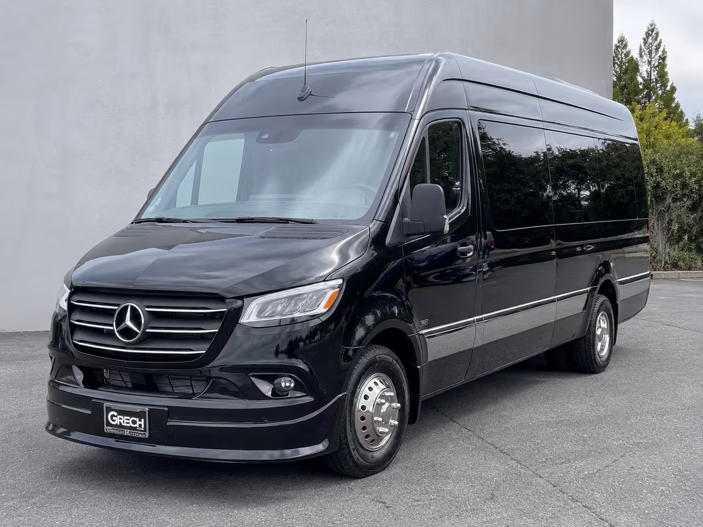 find the perfect transportation for your next airport transfer 4